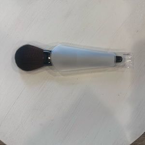 2 FOR ONE Laura Mercier Powder Brush